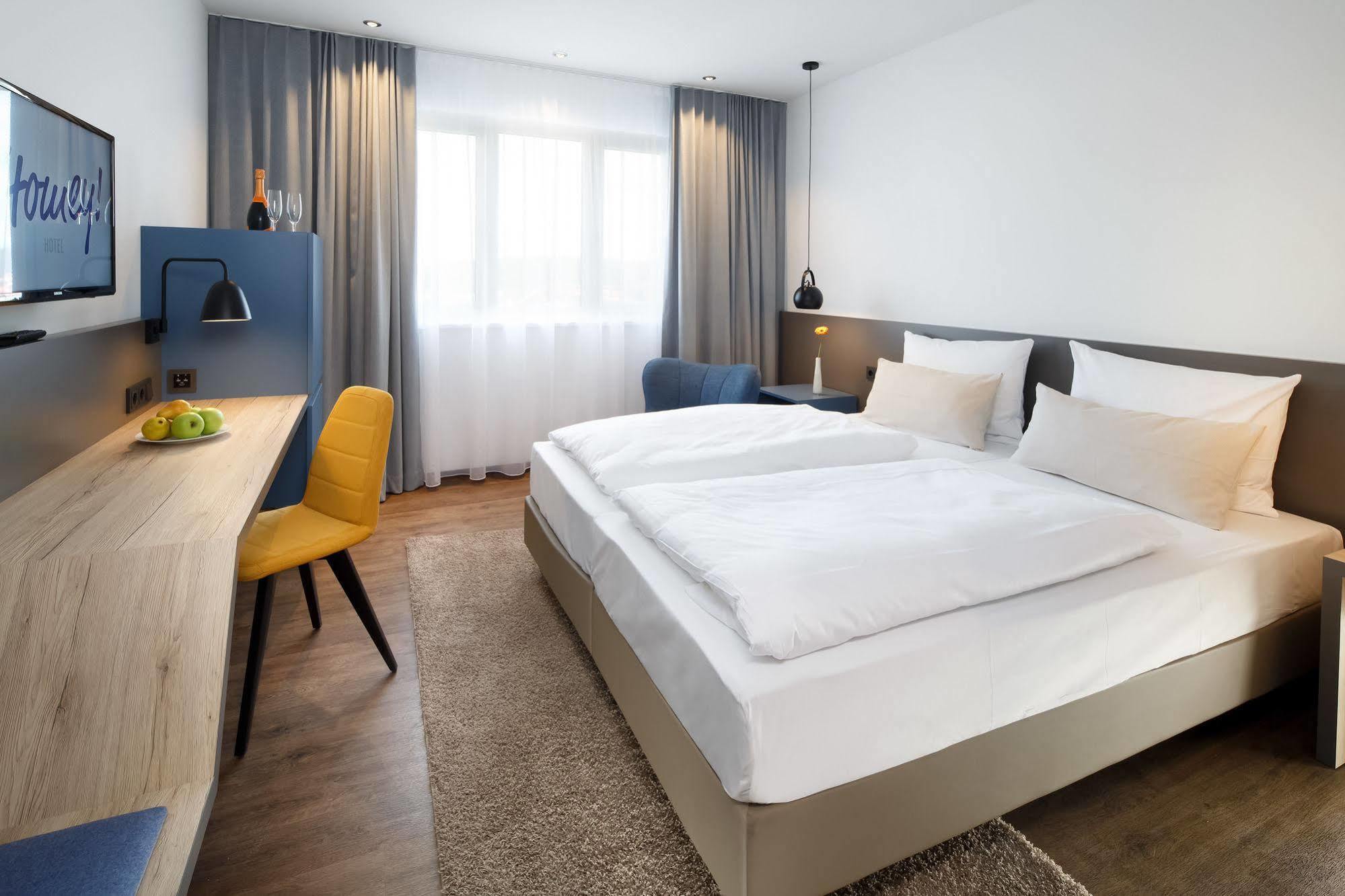 Homey! Hotel Регенсбург Екстер'єр фото